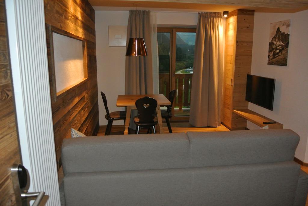 Chalet Prades Dolomiti Lodges La Villa  Rum bild