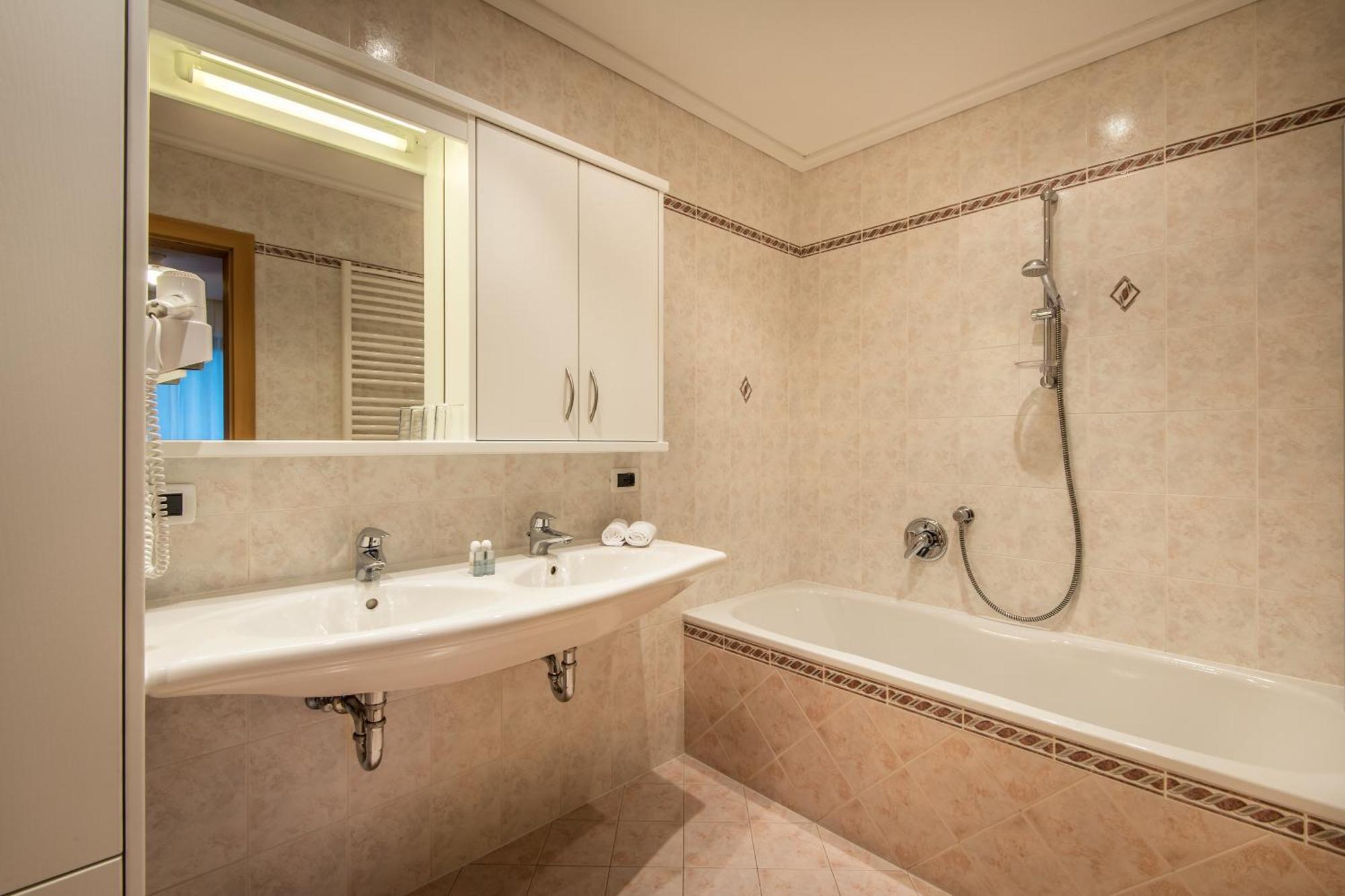 Chalet Prades Dolomiti Lodges La Villa  Exteriör bild