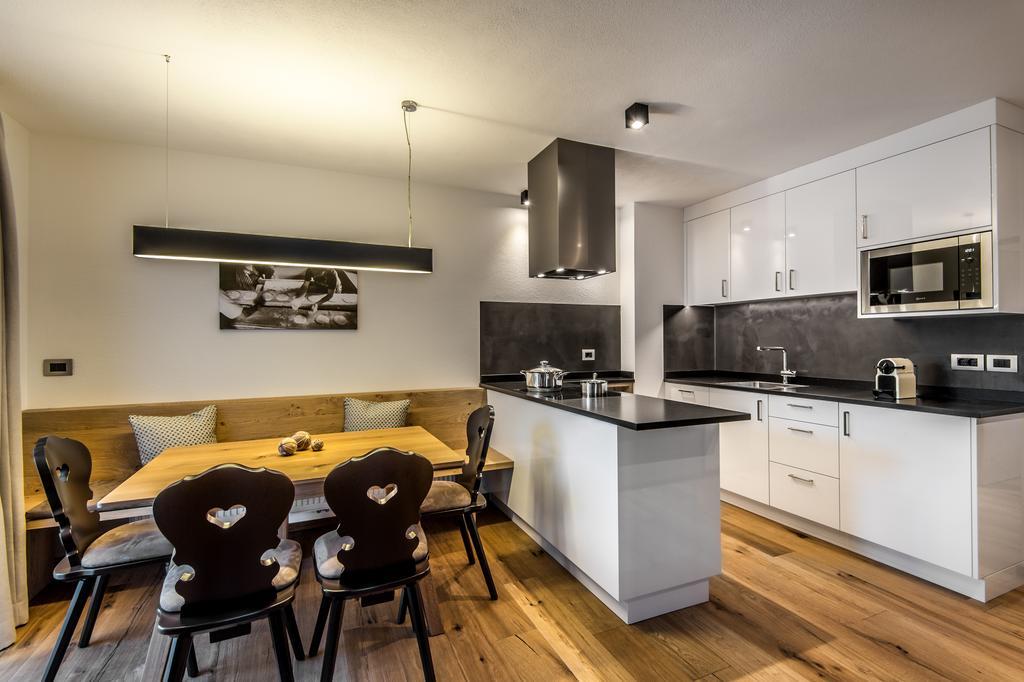 Chalet Prades Dolomiti Lodges La Villa  Rum bild