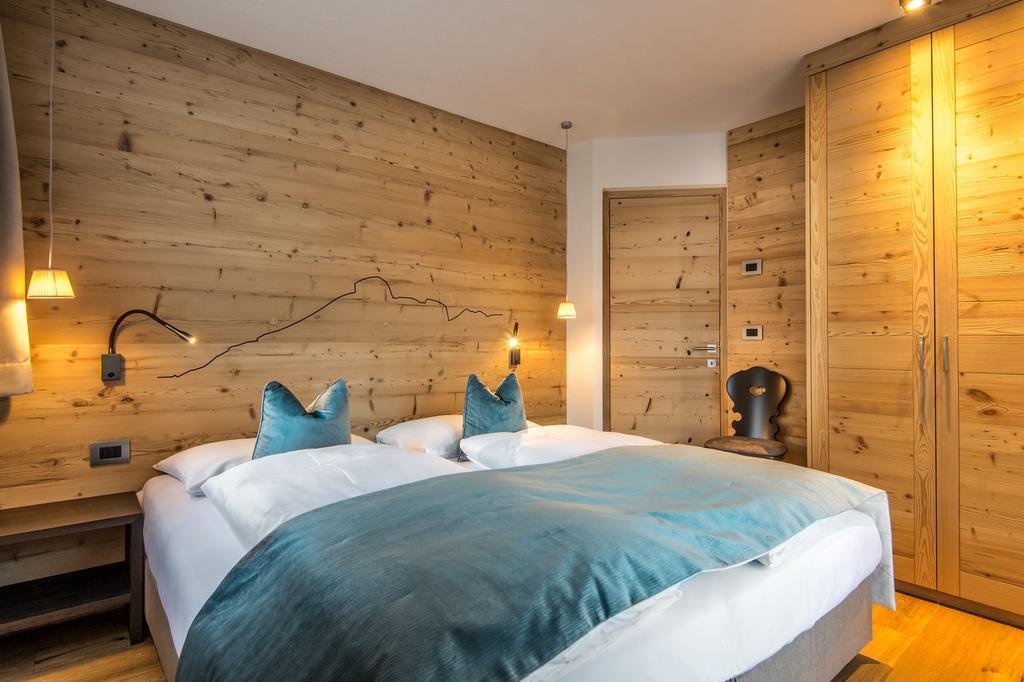 Chalet Prades Dolomiti Lodges La Villa  Rum bild
