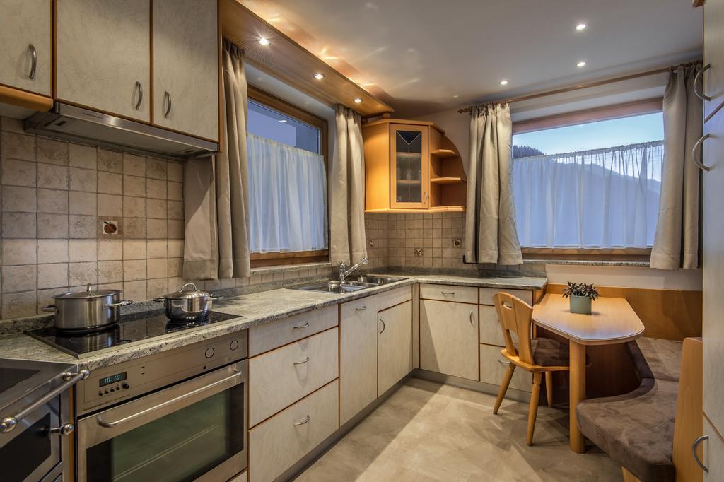 Chalet Prades Dolomiti Lodges La Villa  Rum bild